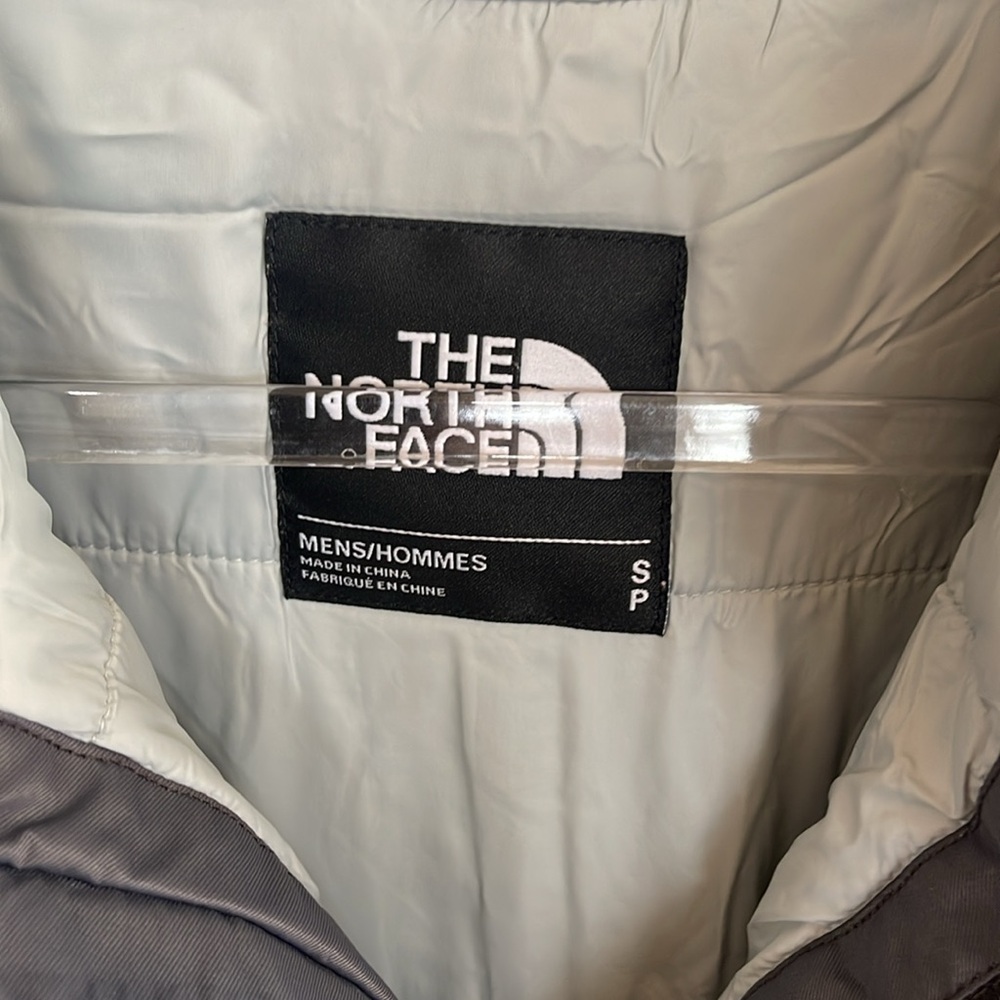 North Face Insulated Coat. - Picture 5 of 10